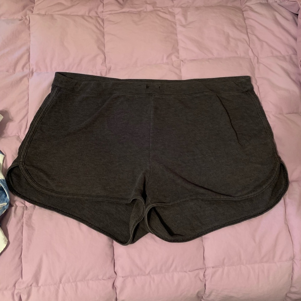 Comfy lounge shorts. Dark grey.